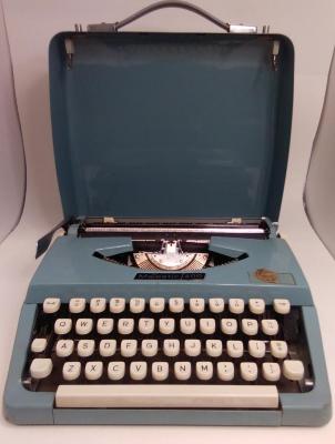 Photo of front of typewriter with cover open